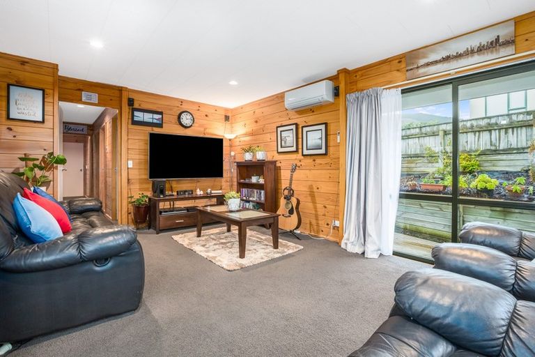 Photo of property in 8 Ribbonwood Terrace, Ranui, Porirua, 5024