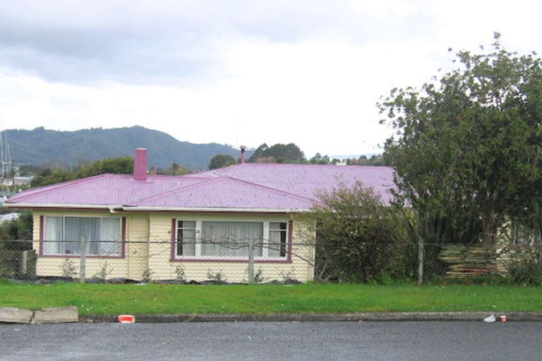 Photo of property in 1 Ogle Crescent, Te Kamo, Whangarei, 0112