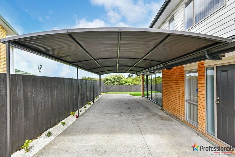 Photo of property in 18 Staten Place, Mangere, Auckland, 2022