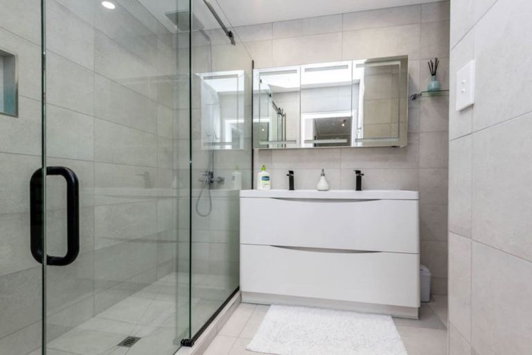 Photo of property in 1/11 Pounamu Place, Shelly Park, Auckland, 2014