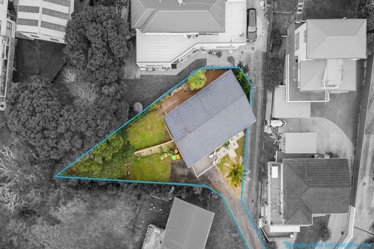 Photo of property in 1/24 Bonito Place, Bayview, Auckland, 0629