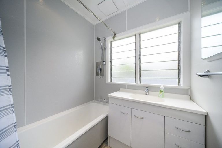 Photo of property in 8 Miles Place, Awapuni, Palmerston North, 4412