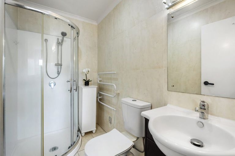 Photo of property in 60a Topliss Drive, Northcross, Auckland, 0632