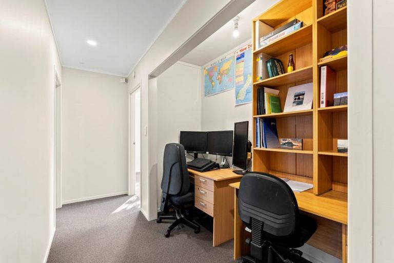Photo of property in 23 Heta Road, Highlands Park, New Plymouth, 4312