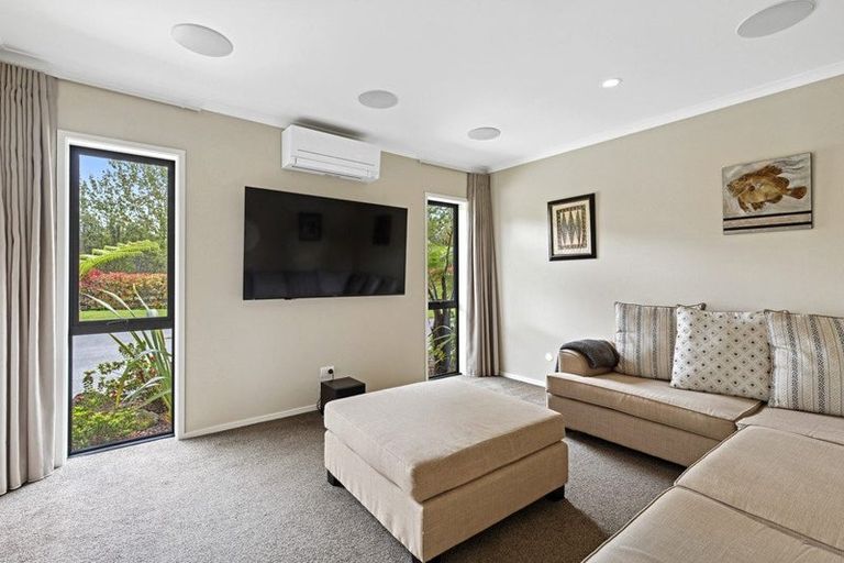 Photo of property in 34 Arone Way, Wainui, 0994