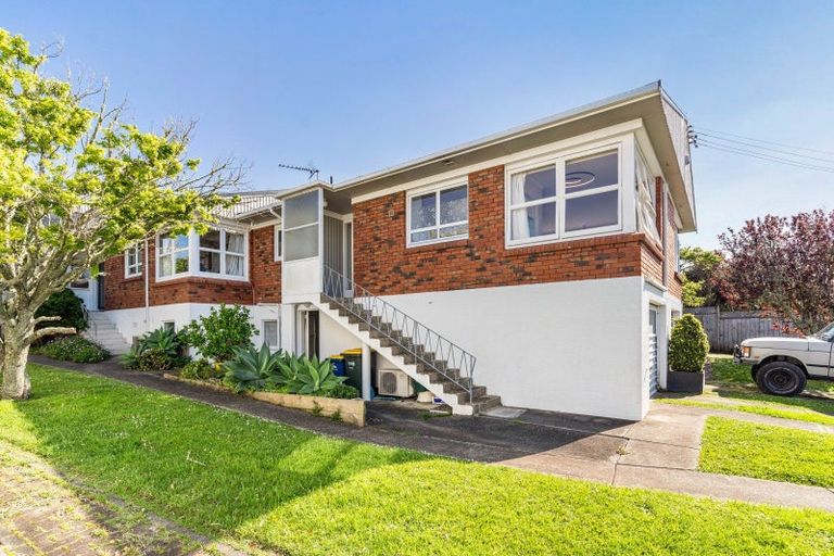 Photo of property in 1/11 Onepoto Road, Hauraki, Auckland, 0622