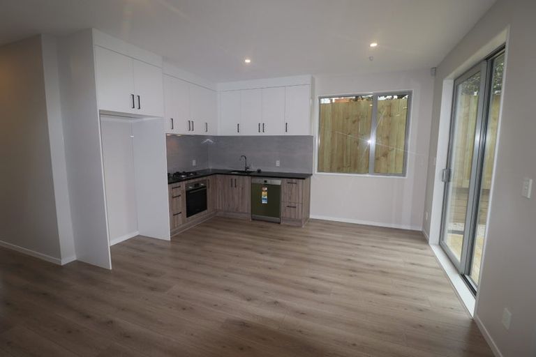 Photo of property in 2a Crystal Avenue, Te Atatu South, Auckland, 0602