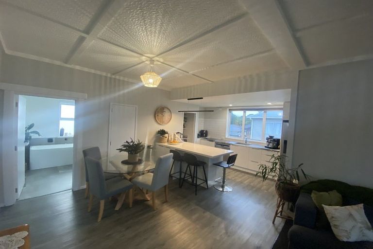 Photo of property in 197 Seaview Road, Westown, New Plymouth, 4310