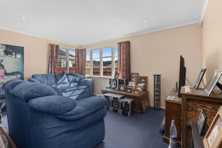 Photo of property in 19 Farmer Crescent, Taita, Lower Hutt, 5011