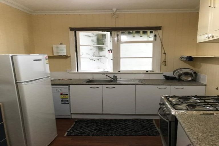 Photo of property in 79 Garden Road, Northland, Wellington, 6012