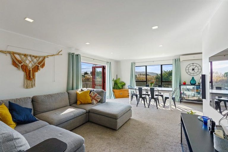 Photo of property in 2 Makora Road, Otaihanga, Paraparaumu, 5036