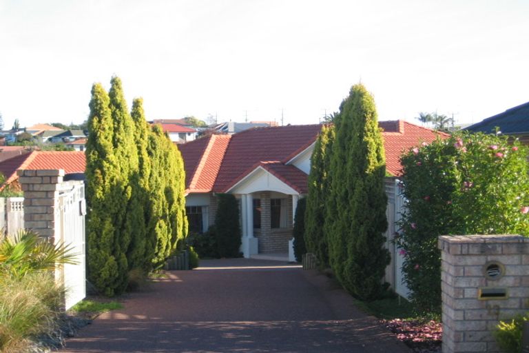 Photo of property in 13 Hendrika Court, Hobsonville, Auckland, 0618