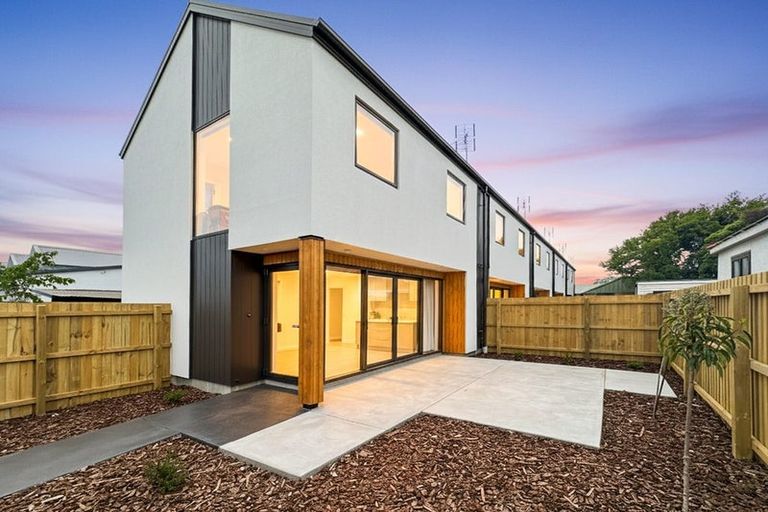 Photo of property in 4/22 Frederick Street, Waltham, Christchurch, 8011