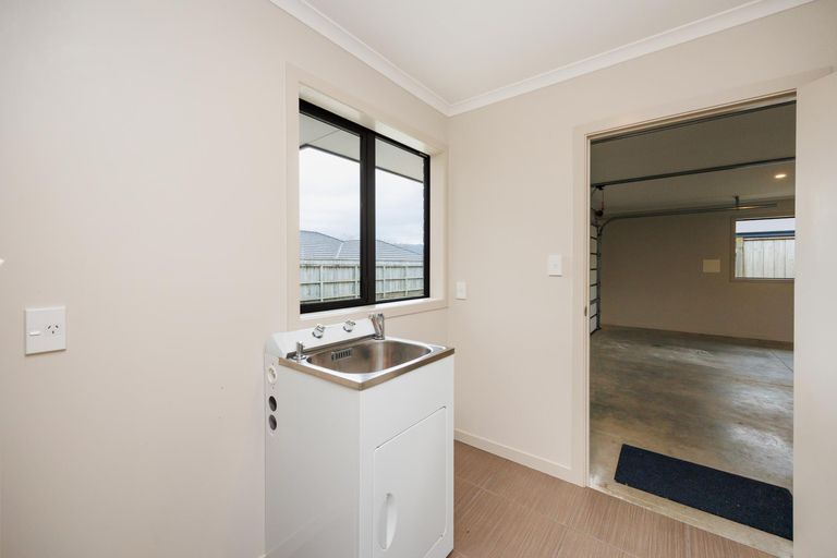 Photo of property in 8 Gibraltar Way, Fitzherbert, Palmerston North, 4410