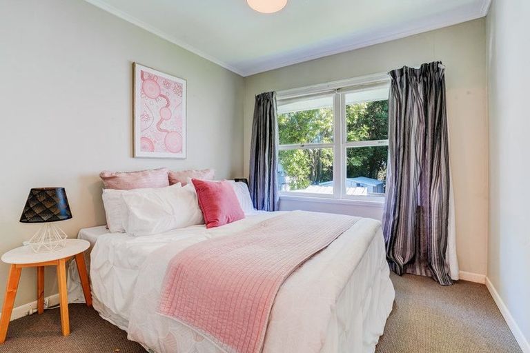 Photo of property in 242 Forrest Hill Road, Forrest Hill, Auckland, 0620