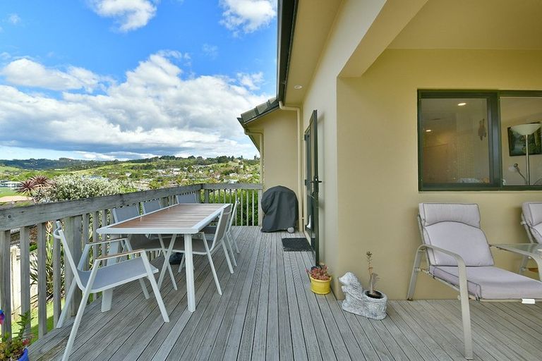 Photo of property in 16 Te Kauri Place, Helensville, 0800