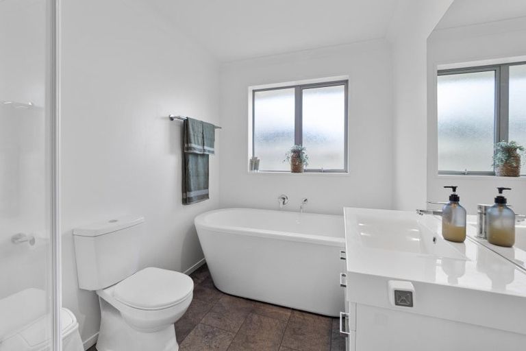 Photo of property in 16 Whiteoak Grove, Tinwald, Ashburton, 7700