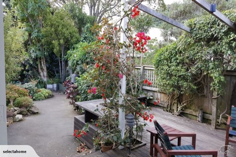 Photo of property in 12 Maire Street, Eastbourne, Lower Hutt, 5013