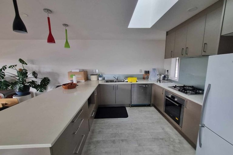 Photo of property in 6b Binsted Road, New Lynn, Auckland, 0600