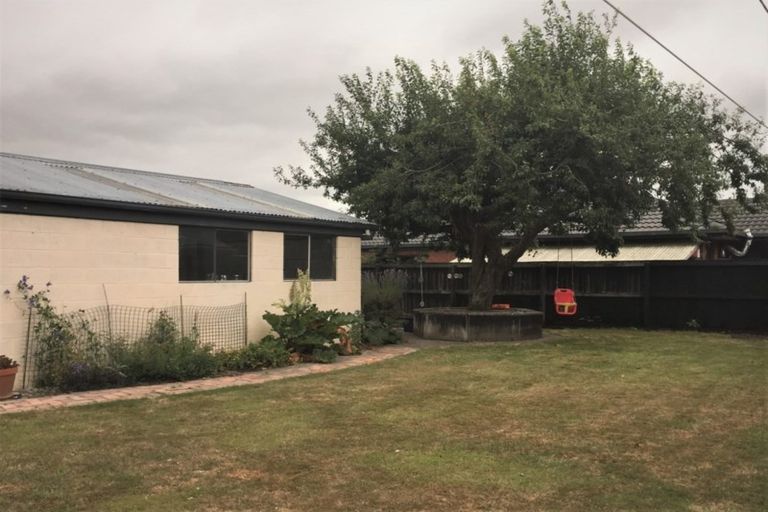 Photo of property in 87 Farquhars Road, Redwood, Christchurch, 8051