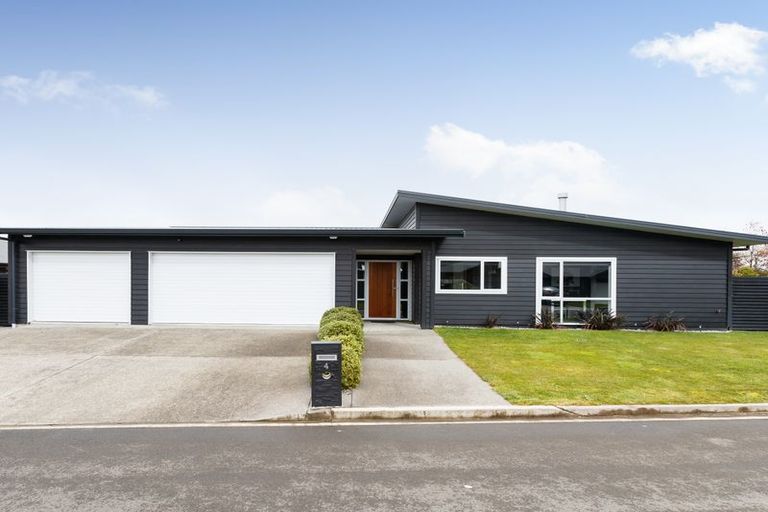 Photo of property in 4 D'urville Place, Kelvin Grove, Palmerston North, 4414