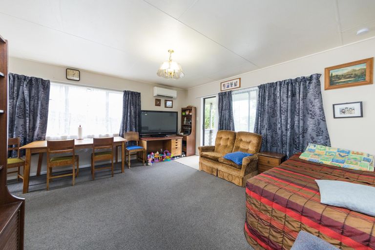 Photo of property in 21 Dahlstrom Grove, Kelvin Grove, Palmerston North, 4414