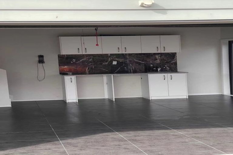 Photo of property in 86 Tiriwa Drive, Massey, Auckland, 0614