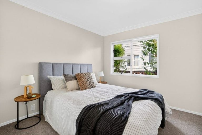 Photo of property in 15 Frieston Road, Milford, Auckland, 0620