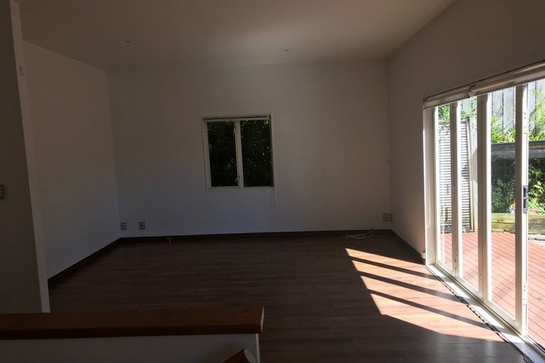 Photo of property in 2/879 East Coast Road, Northcross, Auckland, 0632