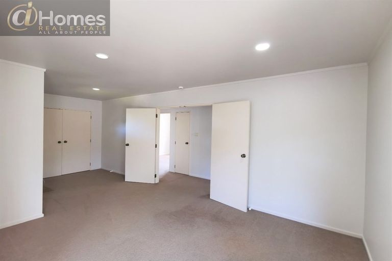 Photo of property in 2/174 Lake Road, Northcote, Auckland, 0627