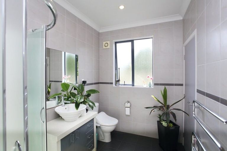 Photo of property in 50 Amberwood Drive, Northpark, Auckland, 2013