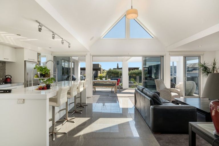 Photo of property in 116 Karewa Parade, Papamoa Beach, Papamoa, 3118