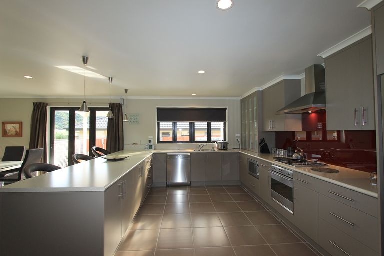 Photo of property in 191 Waikawa Road, Waikawa, Picton, 7220