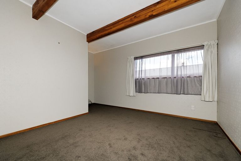 Photo of property in 5 Kotinga Avenue, Glen Eden, Auckland, 0602
