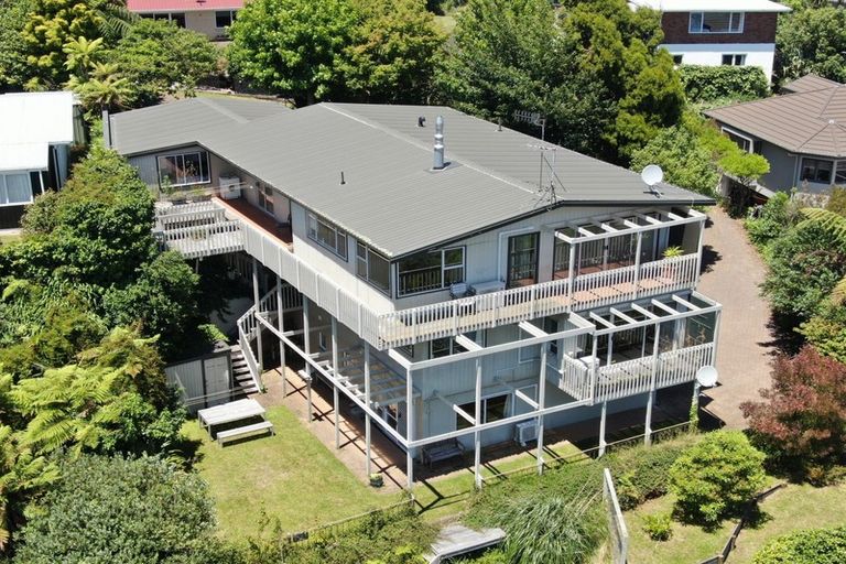 Photo of property in 10 Naera Place, Kawaha Point, Rotorua, 3010