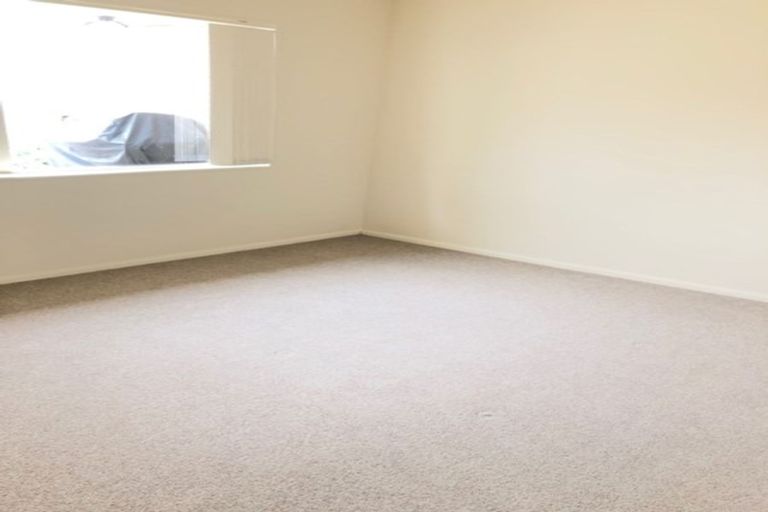 Photo of property in 10 Newry Close, East Tamaki Heights, Auckland, 2016