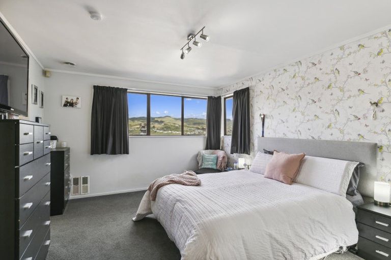 Photo of property in 12 Cullen Place, Tawa, Wellington, 5028