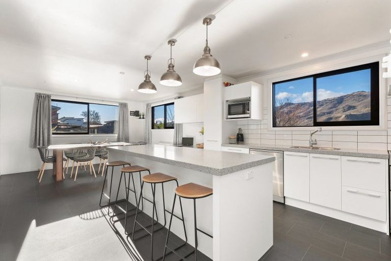 Photo of property in 54 Molyneux Avenue, Cromwell, 9310