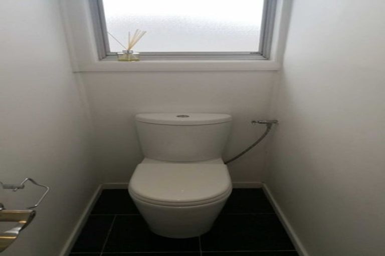 Photo of property in 13 Borrowdace Avenue, Botany Downs, Auckland, 2010