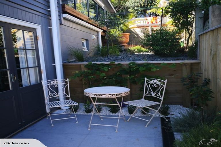 Photo of property in 339c Devon Street West, New Plymouth, 4310