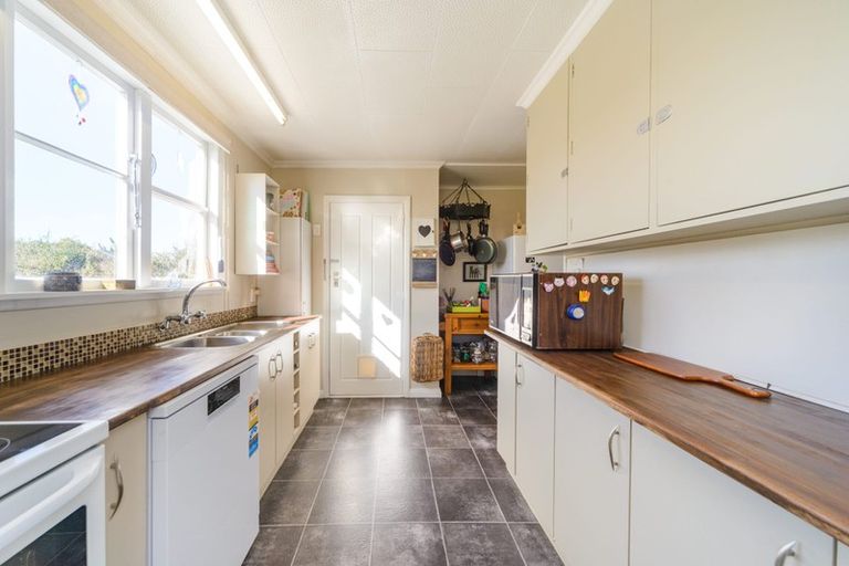 Photo of property in 11 Sinclair Avenue, Highbury, Palmerston North, 4412