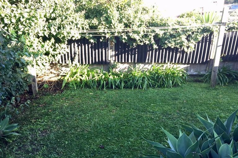 Photo of property in 21a Page Point, Mellons Bay, Auckland, 2014