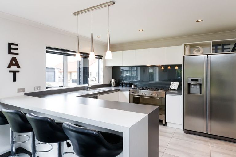 Photo of property in 4 D'urville Place, Kelvin Grove, Palmerston North, 4414