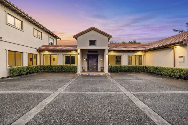 Photo of property in 12 Veale Road, Frankleigh Park, New Plymouth, 4310