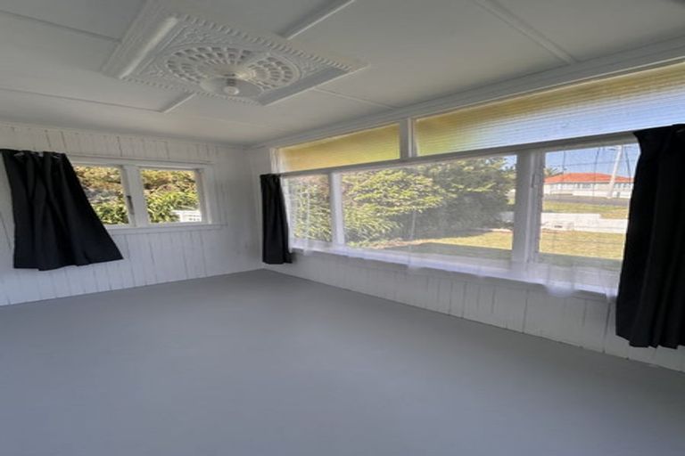 Photo of property in 2 Cambridge Street, Gonville, Whanganui, 4501