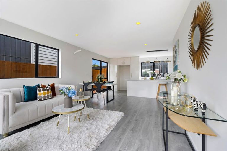 Photo of property in 4035f Great North Road, Glen Eden, Auckland, 0602