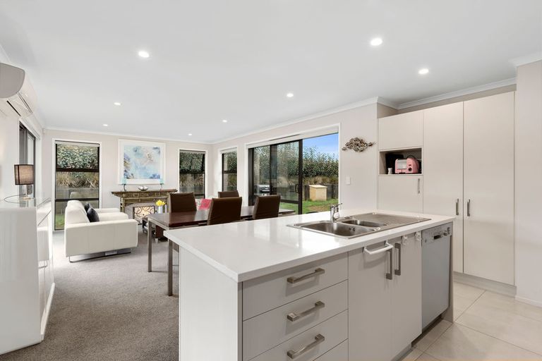 Photo of property in 4 Laly Haddon Place, Matakana, Warkworth, 0985