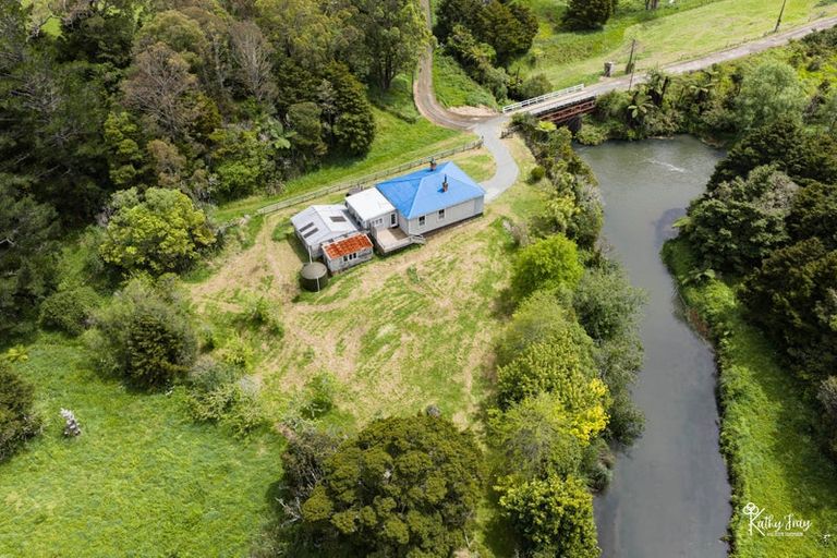 Photo of property in 27 Donnellys Station Road, Donnellys Crossing, Dargaville, 0379