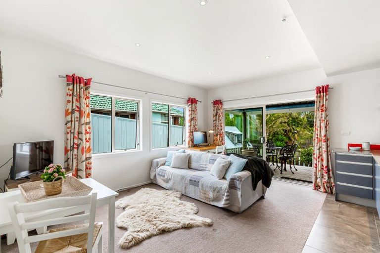 Photo of property in 1/2 Merwood Lane, Devonport, Auckland, 0624