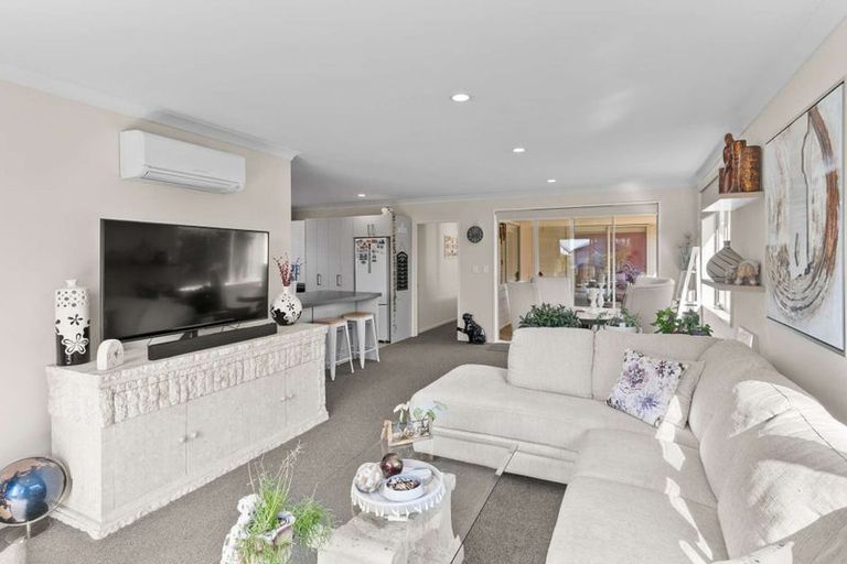 Photo of property in 17 Pounamu Place, Pegasus, 7612
